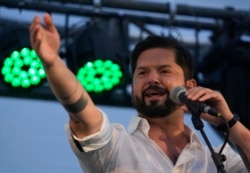 Gabriel Boric fait campagne à Casablanca, au Chili, le jeudi 18 novembre 2021.