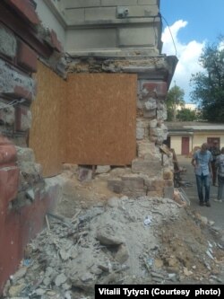 Будинок пошкодженого російськими обстрілами Краєзнавчого музею у Херсоні