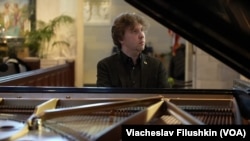 Павло Гінтов: "Мені дуже було приємно, що вдалося їх зацікавити, і що є такий ентузіазм, коли люди чують українську музику".