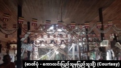 လက်နက်ကြီးကျည်ထိထားတဲ့ ကောလင်းမြို့က ဘုန်းကြီးကျောင်း။ (ယခင်မှတ်တမ်း ဓာတ်ပုံ - KLPDF)
