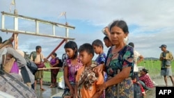 ရခိုင်ပြည်နယ် ပေါက်တောမြို့နယ်အတွင်း မြန်မာစစ်ကောင်စီနဲ့ ရခိုင်လက်နက်ကိုင် AA အဖွဲ့ကြားတိုက်ပွဲတွေကြောင့် နေရပ်စွန့်ခွာထွက်ပြေးကြရသူများ (နိုဝင်ဘာ ၁၉၊ ၂၀၂၃)