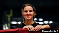 Линів прилетіла до нью-йоркської Метрополітен-Опери з Італії, де вона стала першою жінкою – музичною директоркою Teatro Comunale у Болоньї