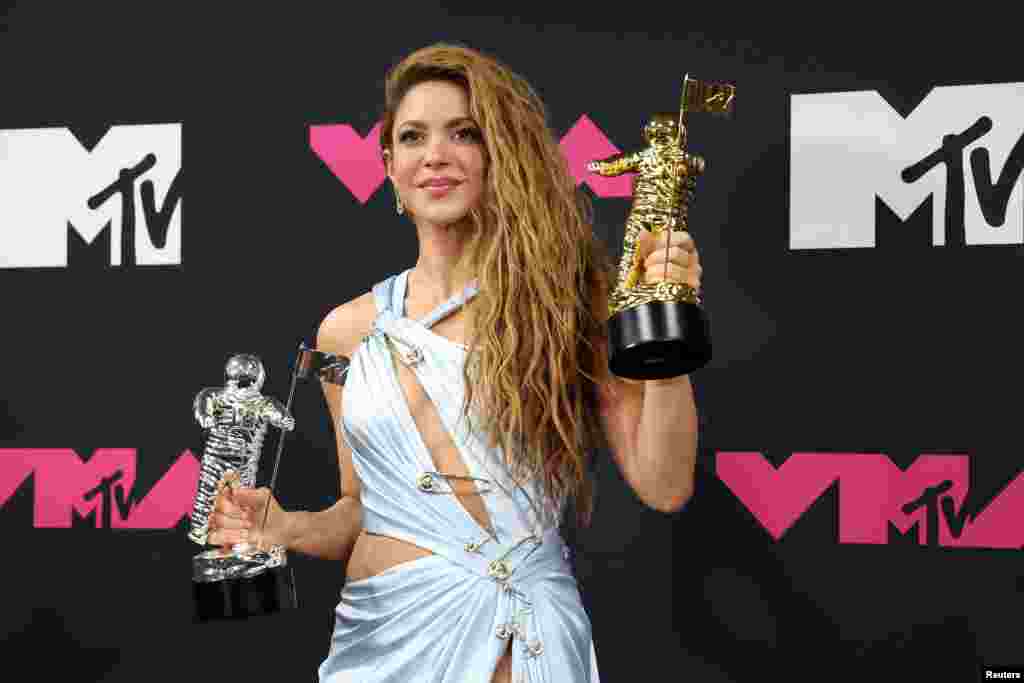 ကိုလံဘီယာအဆိုတော် ရှက်ကီယာတို့က တသက်စာအောင်မြင်မှုဆု ရရှိပါတယ်။ 