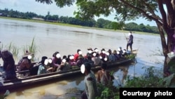 ကရင်ပြည်နယ်အတွင်းက စစ်ဘေးဒုက္ခသည်များ။ (ဓာတ်ပုံ KNU/မှတ်တမ်းဓာတ်ပုံ)