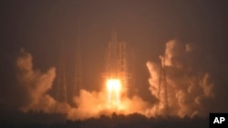 In this photo provided by China's Xinhua News Agency, a Long March-5 rocket, carrying the Chang'e-6 spacecraft, blasts off from its launchpad at the Wenchang Space Launch Site in Wenchang, Friday, May 3, 2024. (Guo Cheng/Xinhua via AP)