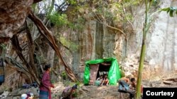 တိုက်ပွဲဒဏ် အပြင်းအထန်ခံနေရတဲ့ စစ်ဘေးရှောင် ဆီဆိုင်မြို့ခံတွေရဲ့ ယခင်မှတ်တမ်းဓာတ်ပုံ။ (ဓါတ်ပုံ_PNLA News & Info)