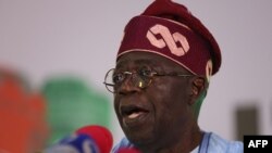 Bola Tinubu est arrivé au pouvoir l'année dernière en promettant de lutter contre la corruption au Nigeria.(Photo by Kola SULAIMON / AFP)
