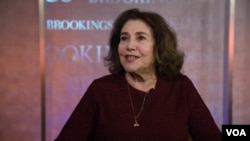 Елейн Камарк, медіаекспертка Інституту Брукінгса