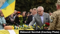 Пастор Віктор Прохор, Голова Ради українських християнських церков штату Вашингтон на похороні українського бійця в Україні.