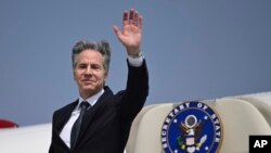 Державний секретар США Ентоні Блінкен розпочав тур Африканським континентом з острівної країни Кабо Верде, прем'єр якої засудив російську агресію в Україну. Фото: Andrew Caballero-Reynolds/Pool Photo via AP