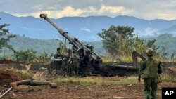 ရှမ်းပြည်နယ် စစ်ကောင်စီစခန်းတခုကိုသိမ်းပိုက်အပြီးတွေ့ရတဲ့ MNDAA ၊ AA နှင့် TNLA ပူးပေါင်းတပ်များ (နိုဝင်ဘာ ၂၄၊ ၂၀၂၃)