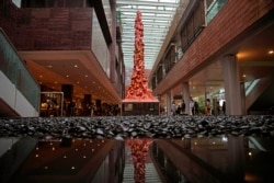 香港大学校园里展示的悼念1989年六四天安门事件死难者的“国殇之柱”。（2021年10月13日）