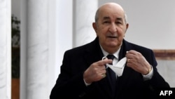 Abdelmadjid Tebboune devait également effectuer une visite d'Etat en France en juin mais ce déplacement risque d'être de nouveau reporté.