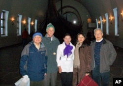 资料照：林培瑞（左二）与方励之(右一)等人合影。左起：苏晓康、林培瑞、李淑娴、李晓蓉在奥斯陆