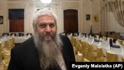 Головний рабин України Моше Реувен Асман в єврейській синагозі в Києві, 15 квітня 2022 року. Знімок AP Photo/Євген Малолєтка