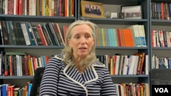 前美国国务院全球妇女议题无任所大使、美国驻联合国妇女地位委员会代表凯利·克里接受美国之音专访（2022年11月30日，美国之音锺辰芳拍摄）