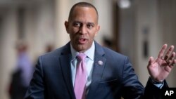 L'élection de Hakeem Jeffries marque un changement générationnel significatif au Congrès américain. 