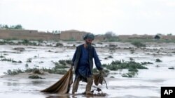 وروستیو اونیو کې د افغانستان یو شمیر ولایتونو کې د واورو او باران اورښت وروسته سیلابونه راووتل، چې د سر د زیان سربیره یې د خلکو په زرګونه کورونه هم ویجاړ کړل.