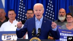 拜登总统在宾夕法尼亚州匹茨堡的美国钢铁工人工会发表演讲。(2024年4月17日)