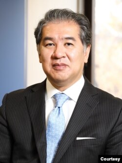 日本一桥大学法学部教授秋山信将