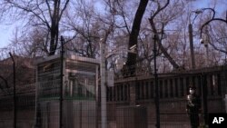 A Chinese paramilitary policeman stands guard along the fences around the Russian Embassy in Beijing on Tuesday, March 1, 2022. (AP Photo/Ng Han Guan)
