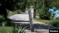 Фото: порожній контейнер кластернх боєприпасів поблизу Харкова, Україна, 10 червня 2022 ркоу. REUTERS/Іван Альварадо 