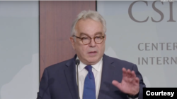 美国国家安全委员会印太政策协调员库尔特·坎贝尔2022年6月23日在华盛顿战略与国际问题研究中心（CSIS）讲话（视频截图）