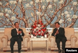 2005年5月10日，北京市长刘淇在北京会见台湾亲民党主席宋楚瑜