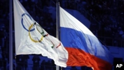 Le drapeau russe et celui du CIO.