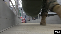 美国海军陆战队员部署日本 (美国国防部照片 2016年1月22日)