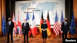 Ministri britanik James Cleverly, ministri francez Jean-Yves Le Drian, ministrja gjermane Annalena Baerbock dhe Sekretari amerikan i Shtetit Antony Blinken (20 janar 2022)