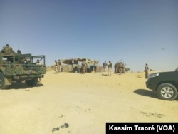 La Fama patrouille dans le cercle d'Ansongo, région de Gao, au Mali, le 13 mars 2017. (VOA/Kassim Traoré)