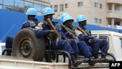 Des soldats de la paix de Minusca patrouillent dans le 3ème arrondissement de Bangui, Centrafrique, 3 octobre 2014.