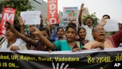 Manifestants dénonçant la violence contre les femmes et les filles à Ahmadabad, en Inde, le 2 décembre 2019. (Photo AP)