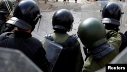 Des policiers marocains, à Imzouren, Maroc, le 2 juin 2017.