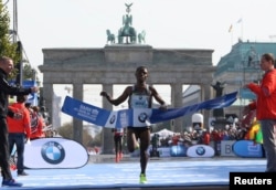 Qananiisaa Baqqalaa, Fulbaana 25, 2016 Berlin,Jermenii