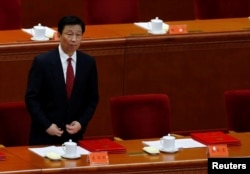 2013年12月26日人们在韶山纪念毛泽东120岁生日中国国家副主席李源潮(2016年7月1日)