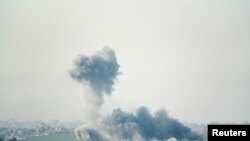 အစ္စရေးနဲ့ဟာမတ်စ်ကြားစစ်ပွဲတွေက တိုက်ခိုက်မှုတွေအတွင်း ဂါဇာကမ်းမြောင်ဒေသက မီးခိုးလုံးကြီးတွေကို အစ္စရေးတောင်ပိုင်းကနေ မြင်ရပုံ။ (ဇန်နဝါရီ ၁၄၊ ၂၀၂၅)
