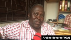 Augustin Benazo, analyste économique, appelle à des mesures plus concrètes pour surmonter la crise à Brazzaville, Congo, 14 août 2018. (VOA/Arsène Severin)