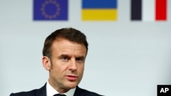  У понеділок, 17 лютого, триватиме екстрена зустріч європейських лідерів, яку проведе президент Франції Еммануель Макрон. Gonzalo Fuentes/Pool via AP