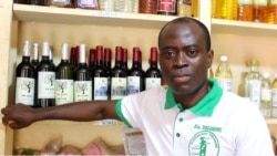 Eric Assigbé, responsable marketing de Togossimé à Lomé, 7 octobre 2020. (VOA/Kayi Lawson)
