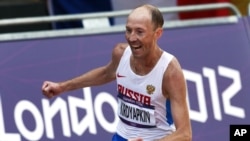 Sergey Kirdyapkin, champion olympique du 50 km marche à Londres, suspendu par la RUSADA à partir du 15 octobre 2012.