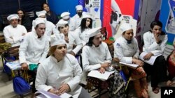 دا شپږ میاشتنی وړیا پروګرام، چې د پاکستان په لاهور ښار کې پیل شوی، په جنورۍ میاشت کې ۲۵ نرښځیانو په کې نوم لیکنه کړې او د فبرورۍ له لومړۍ نېټې څخه بله ۲۵ کسیزه ډله هم ددې پروګرام له لارې روزنه پیل کړې ده.