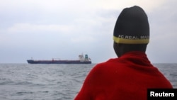 Un migrants africain a été secouru par l'ONG Proactiva Open Arms sur la mer Méditerranée, le 2 avril 2017.