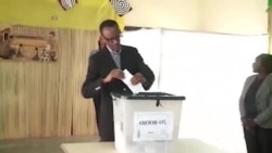 Paul Kagamé vote au référendum