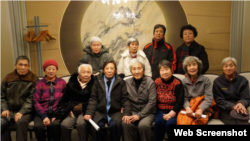 “天安门母亲”发言人尤维洁在天安门母亲网站上发布的在八九六四中失去孩子的父母亲2016年1月5日在北京聚会合影。