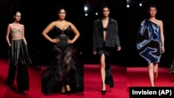 အမေရိကန်ပြည်ထောင်စု၊ နယူးယောက်မြို့တော်မှာကျင်းပတဲ့ နယူးယောက်ဖက်ရှင်ပွဲတော် လျှောက်လမ်းပေါ်က ဖက်ရှင်မော်ဒယ်များ (ဖေဖော်ဝါရီ ၆၊ ၂၀၂၅)