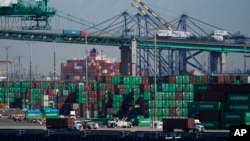 Konteeneroota buufata Los Angeles keessaa, Loos Anjeles, Onkoloolessa 1, 2021