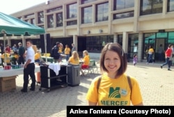 У ролі волонтера на заході, організованому кар'єрним відділом мого коледжу, 2014 р.