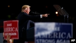 Le président Donald Trump, au cours d'un meeting de campagne, à Mesa, en Arizona, le 19 octobre 2018